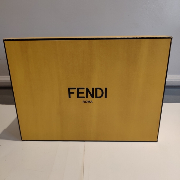 FENDI Large Box Authentic - Picture 3 of 9